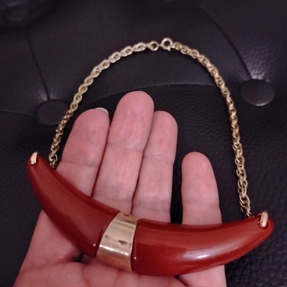 Sarah Coventry Elegant Pendant Red with Gold tone accents Necklace Chocker - Picture 6 of 11